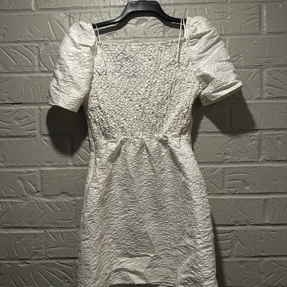 New Elliatt White Textured Sheath Mini Dress Puff Sleeves Square Neck Size Small - Picture 7 of 11